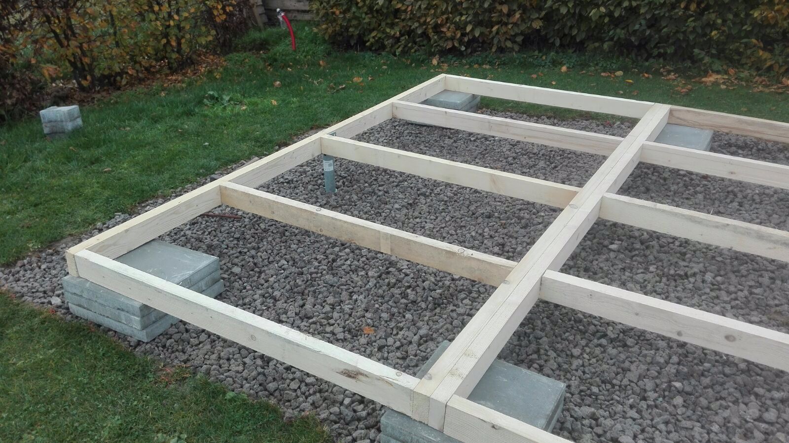 Vastagabb padló keret (5x10cm),3 m x 5 m - a házikó rögzítése csavarokra / cölöp